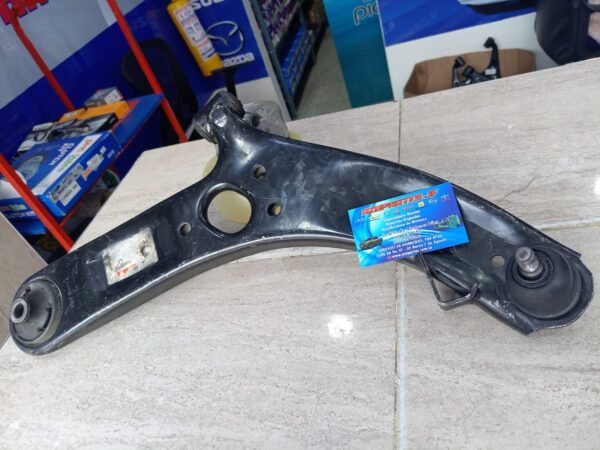 Tijera de Suspensión Derecha para Hyundai i30