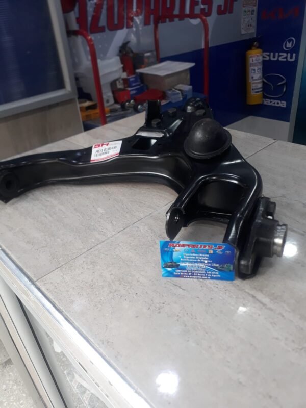 Tijera Inferior para Montero Mitsubishi
